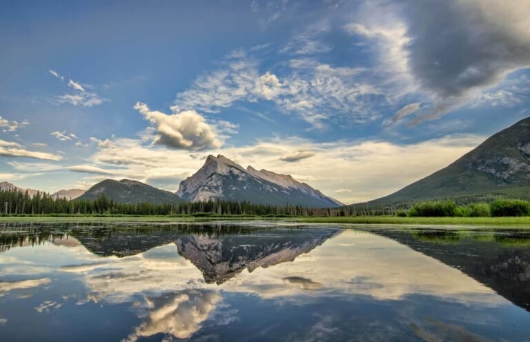 Banff National Park | The Buzz Banter | travelling | travel | safe travelling | places | Best places to visit | thebuzzbanter | buzz banter | Travels