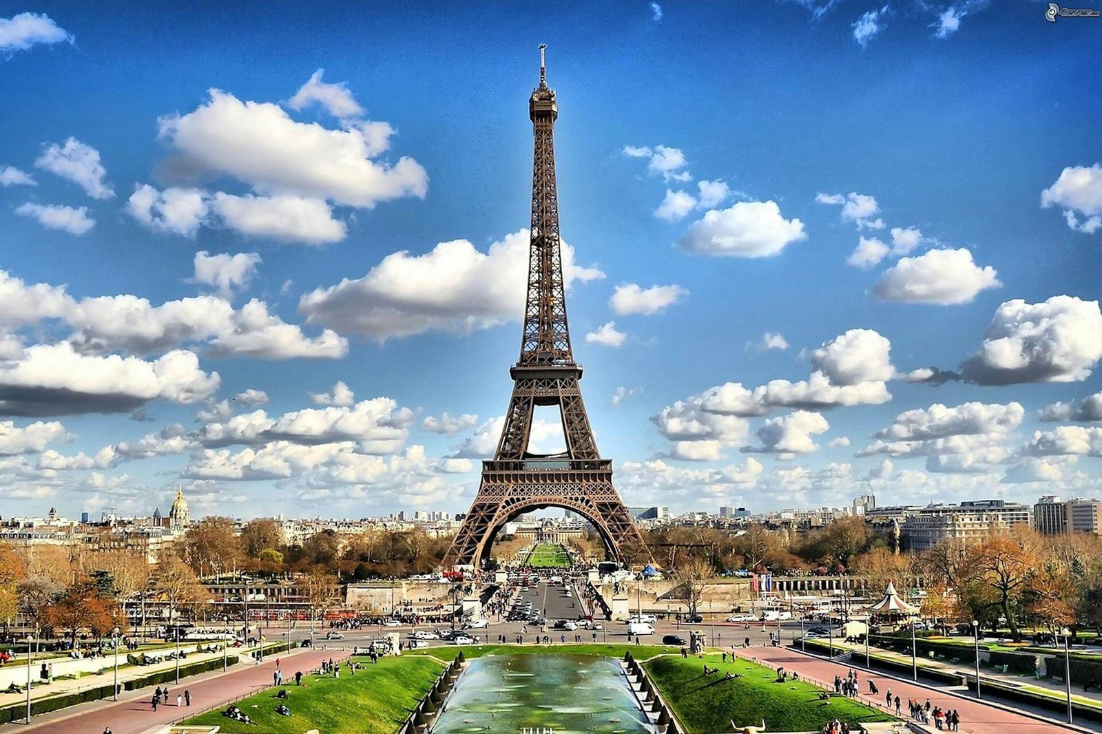 Paris - The City of Love | The Buzz Banter | travelling | travel | safe travelling | places | Best places to visit | thebuzzbanter | buzz banter | Travels